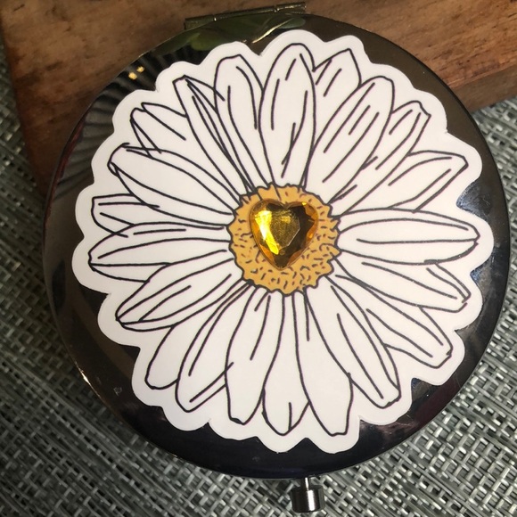 #21sun 🌻Compact Mirror Red Rhinestone and Daisy Compact Makeup Mirror💄🌻 - Picture 8 of 15